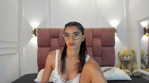 Snapshot of lia_girl2 chatting on 01/11/25, 05:20 Lia online show from 01/11/25, 05:20