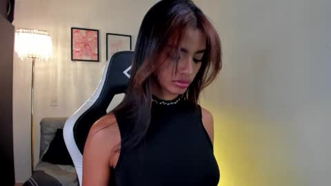 Snapshot of lia_girl2 chatting on 10/03/25, 03:25 Lia online show from 10/03/25, 03:25