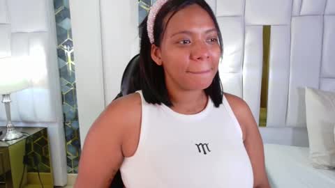 lia_mariana online show from 10/22/25, 06:29