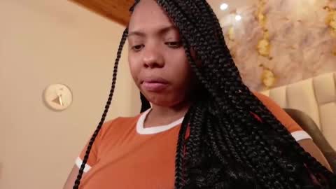 lia_mariana online show from 10/30/25, 05:46