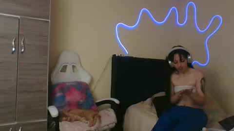 Little Queen Lia  online show from 11/16/25, 08:47