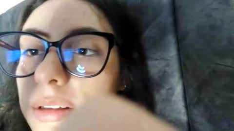 Snapshot of liaa_cute_ chatting on 12/21/24, 03:25 lia online show from 12/21/24, 03:25