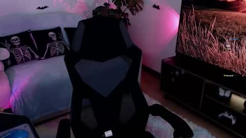 Liaa  online show from 10/12/25, 10:31