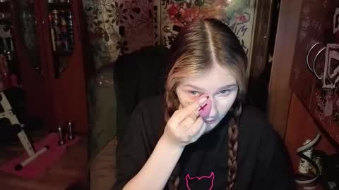 Snapshot of liaaa_li chatting on 10/21/25, 08:20 liaaa_li online show from 10/21/25, 08:20