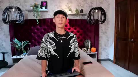 Snapshot of liam_and_tristan chatting on 10/30/25, 08:31 Liam  Tristan online show from 10/30/25, 08:31