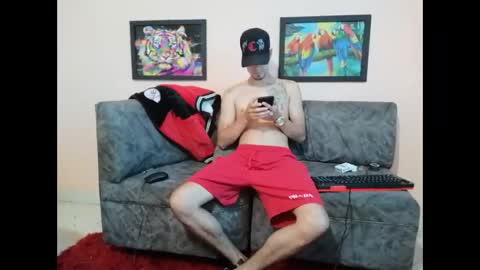 Snapshot of liam_andres12 chatting on 09/13/25, 09:25 Andres online show from 09/13/25, 09:25