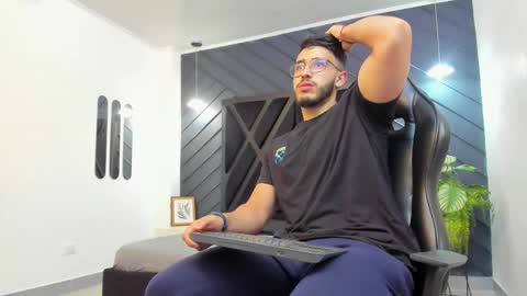 LIAM KLEIN online show from 11/03/25, 11:11