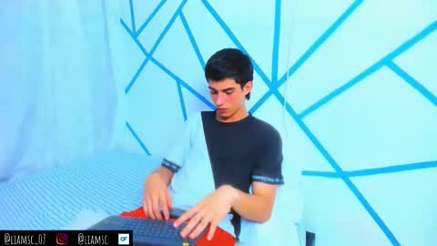 liam_scott7 online show from 09/25/25, 05:11