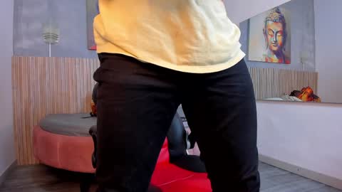 Snapshot of liam_walk chatting on 01/01/25, 12:11 Liam online show from 01/01/25, 12:11