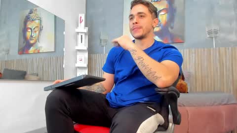Snapshot of liam_walk chatting on 01/08/25, 11:09 Liam online show from 01/08/25, 11:09