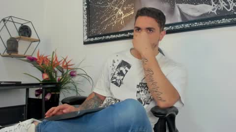 Snapshot of liam_walk chatting on 01/31/25, 01:12 Liam online show from 01/31/25, 01:12