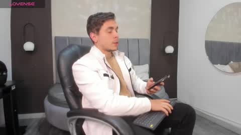 Snapshot of liam_walk chatting on 03/08/25, 04:45 Liam online show from 03/08/25, 04:45