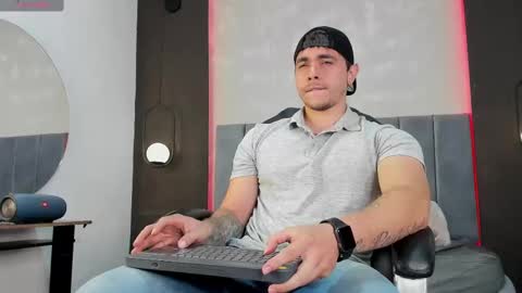Snapshot of liam_walk chatting on 09/26/25, 08:13 Liam online show from 09/26/25, 08:13