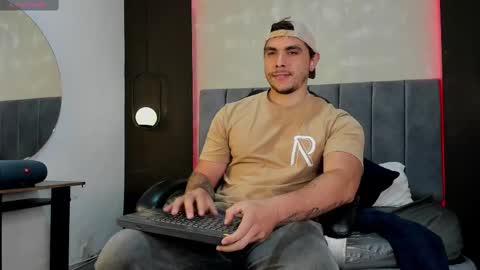 Snapshot of liam_walk chatting on 10/02/25, 08:27 Liam online show from 10/02/25, 08:27