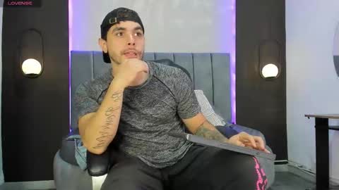 Liam online show from 11/12/25, 07:57