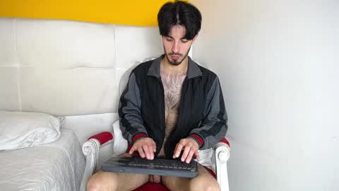 Snapshot of liamluxe chatting on 12/10/24, 04:06 LiamLuxe online show from 12/10/24, 04:06