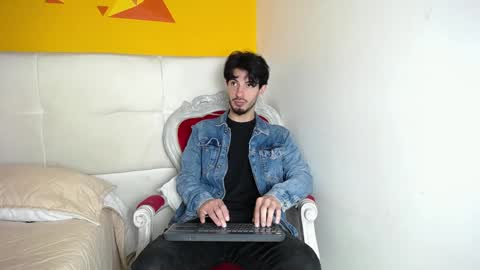 Snapshot of liamluxe chatting on 12/17/24, 01:05 LiamLuxe online show from 12/17/24, 01:05