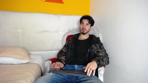 Snapshot of liamluxe chatting on 12/18/24, 12:18 LiamLuxe online show from 12/18/24, 12:18