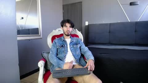 Snapshot of liamluxe chatting on 12/31/24, 04:04 LiamLuxe online show from 12/31/24, 04:04