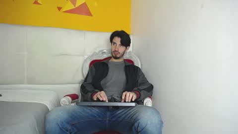 Snapshot of liamluxe chatting on 01/18/25, 12:15 LiamLuxe online show from 01/18/25, 12:15