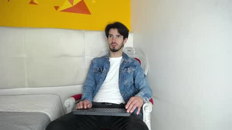 Snapshot of liamluxe chatting on 01/24/25, 12:31 LiamLuxe online show from 01/24/25, 12:31