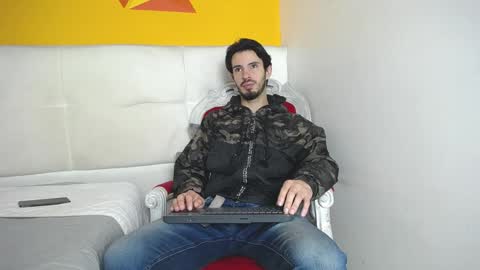 Snapshot of liamluxe chatting on 01/27/25, 12:37 LiamLuxe online show from 01/27/25, 12:37