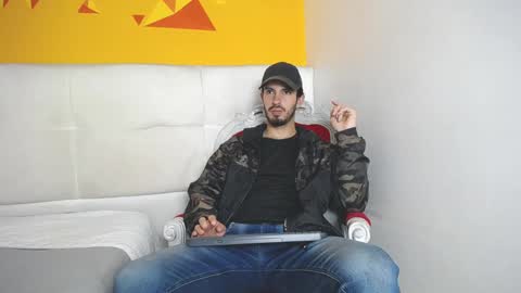 Snapshot of liamluxe chatting on 01/27/25, 06:41 LiamLuxe online show from 01/27/25, 06:41