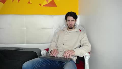 Snapshot of liamluxe chatting on 02/11/25, 12:27 LiamLuxe online show from 02/11/25, 12:27
