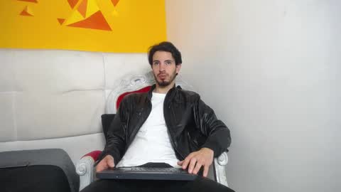 Snapshot of liamluxe chatting on 02/14/25, 12:47 LiamLuxe online show from 02/14/25, 12:47