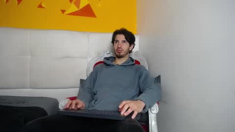Snapshot of liamluxe chatting on 02/25/25, 12:45 LiamLuxe online show from 02/25/25, 12:45