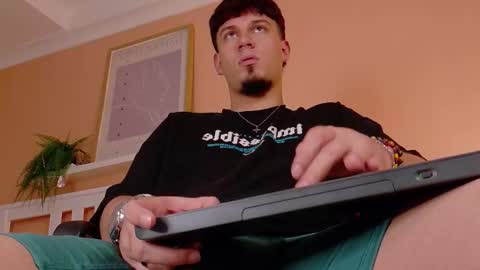 Snapshot of liamthunder05_ chatting on 10/11/25, 09:02 Liam Thunder online show from 10/11/25, 09:02