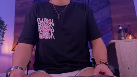 Snapshot of liamthunder05_ chatting on 11/12/25, 03:18 Liam Thunder online show from 11/12/25, 03:18