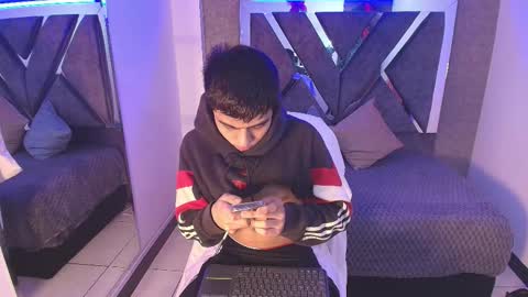 Snapshot of lian_foox chatting on 09/14/25, 05:17 lian online show from 09/14/25, 05:17