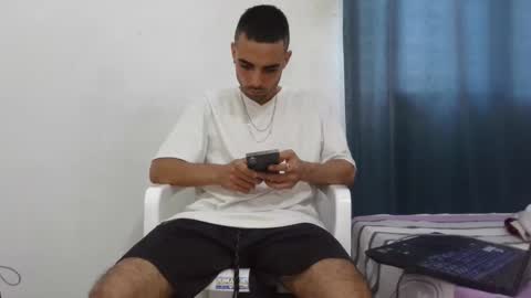 Snapshot of lian_mike203523 chatting on 10/17/25, 07:16 lian_mike203523 online show from 10/17/25, 07:16