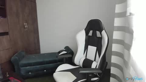 Snapshot of lian_storm chatting on 11/22/25, 05:56 Lian storm online show from 11/22/25, 05:56