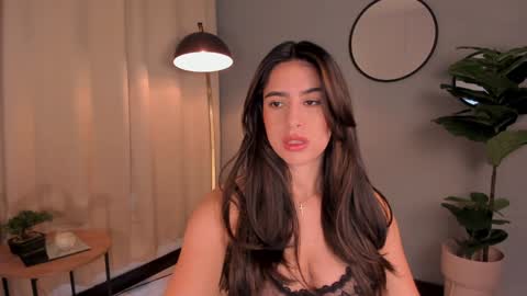 Snapshot of liapearce chatting on 12/16/24, 12:38 Lia online show from 12/16/24, 12:38