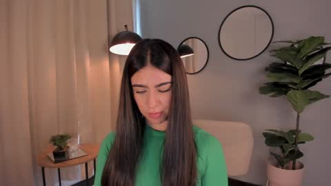 Snapshot of liapearce chatting on 02/03/25, 02:02 Lia online show from 02/03/25, 02:02