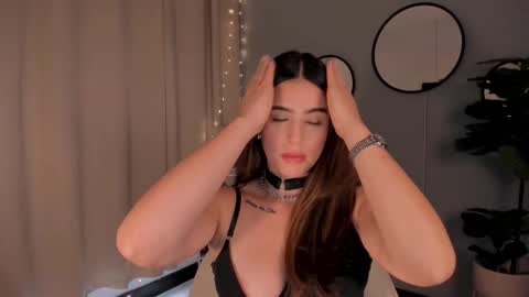 Snapshot of liapearce chatting on 09/15/25, 01:00 Lia online show from 09/15/25, 01:00