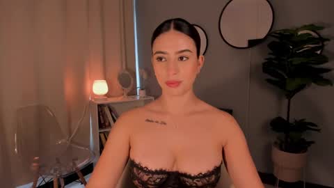 Snapshot of liapearce chatting on 10/08/25, 12:25 Lia online show from 10/08/25, 12:25