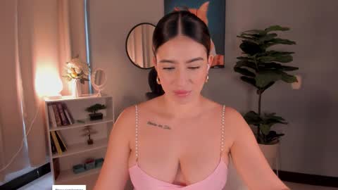 Snapshot of liapearce chatting on 11/11/25, 12:16 Lia online show from 11/11/25, 12:16