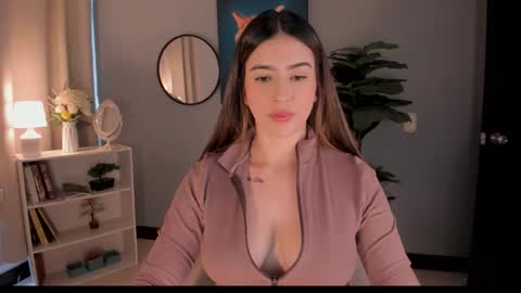 Snapshot of liapearce chatting on 11/19/25, 12:27 Lia online show from 11/19/25, 12:27