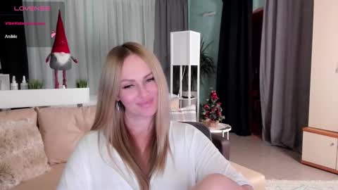 Snapshot of libby_nora chatting on 12/29/24, 01:38 Libby online show from 12/29/24, 01:38