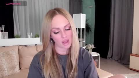 Snapshot of libby_nora chatting on 01/22/25, 05:17 Libby online show from 01/22/25, 05:17
