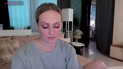 Snapshot of libby_nora chatting on 02/01/25, 11:32 Libby online show from 02/01/25, 11:32