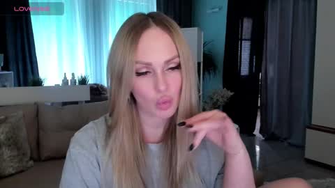 Snapshot of libby_nora chatting on 02/12/25, 11:51 Libby online show from 02/12/25, 11:51