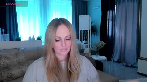 Snapshot of libby_nora chatting on 02/21/25, 12:39 Libby online show from 02/21/25, 12:39