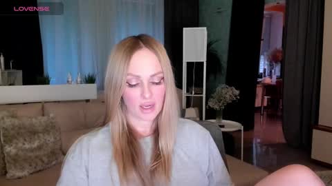Snapshot of libby_nora chatting on 02/22/25, 03:14 Libby online show from 02/22/25, 03:14