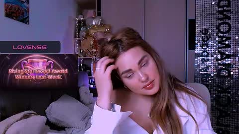 libra_mia online show from 11/19/25, 06:52