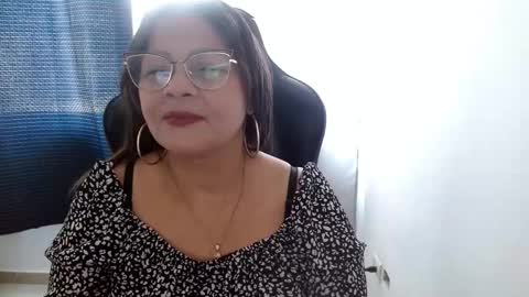 Snapshot of licenciada_ann chatting on 02/24/25, 03:31 Milf Ann Latina online show from 02/24/25, 03:31