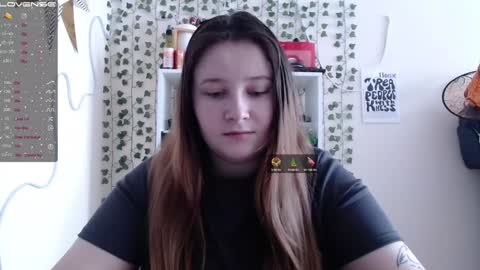 Snapshot of light_lunaa chatting on 01/31/25, 04:25 light_lunaa online show from 01/31/25, 04:25